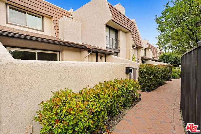 Building Photo - 6232 Nita Ave
