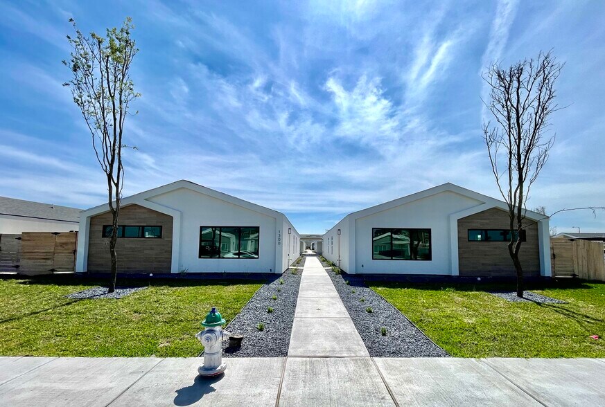 Building Photo - 1300 E Iris Ave
