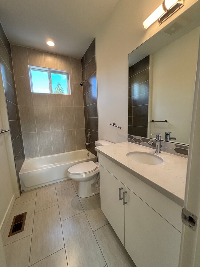 Building Photo - 18526 Wallingford Ave N