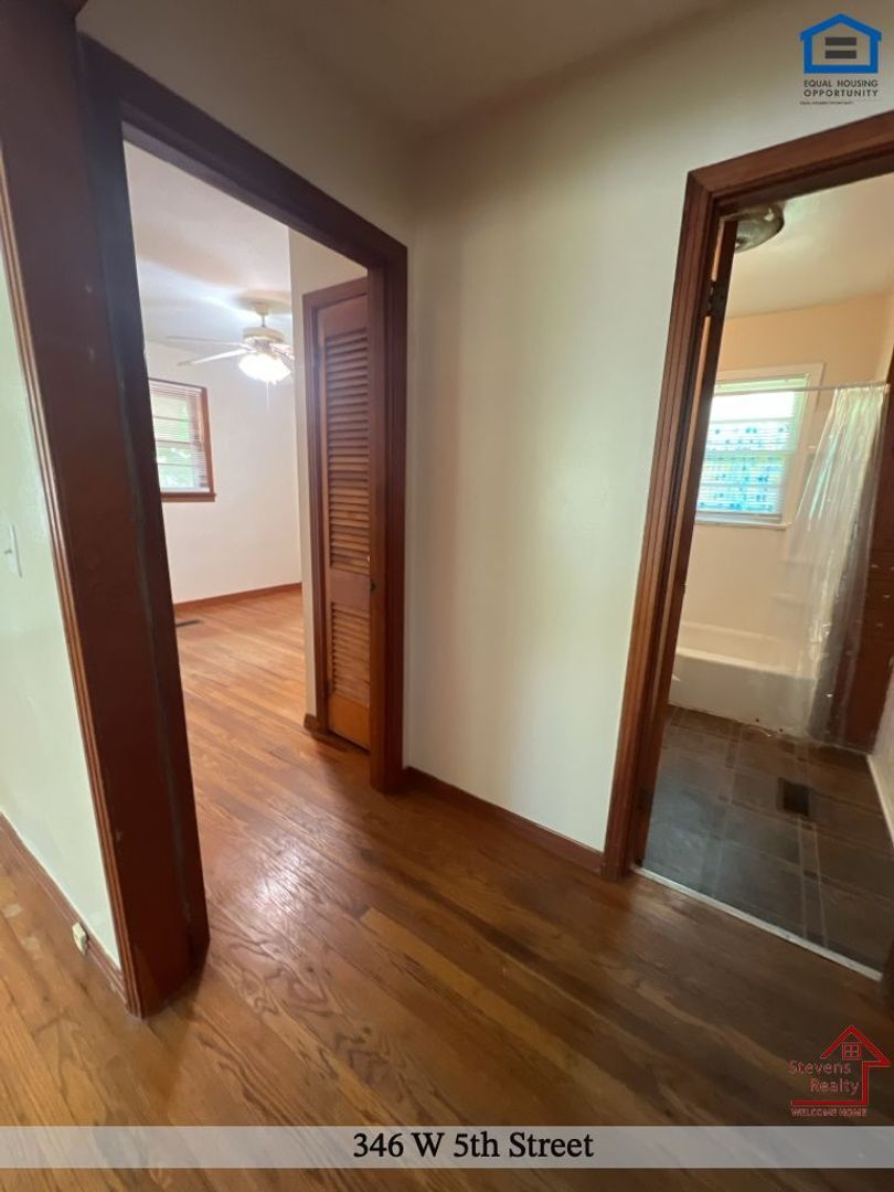 Building Photo - 346 W 5th St