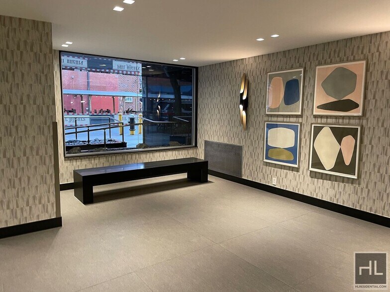 Building Photo - E 89 St