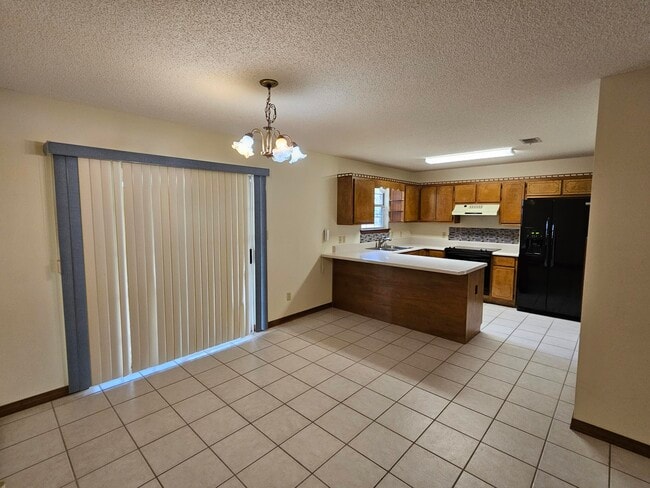 Building Photo - 7854 Pleasant Oaks Ave