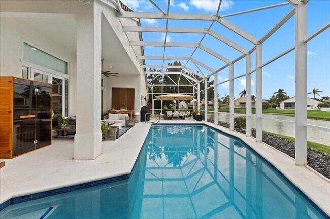 Building Photo - 10792 Queen Palm Ct