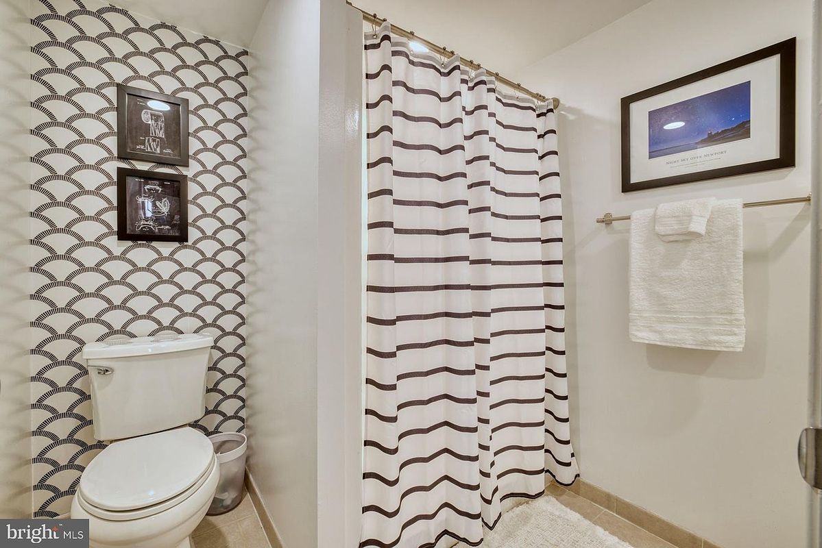 Building Photo - 3402 Hemlock Dr