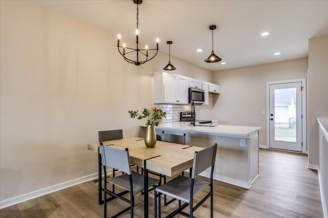 Building Photo - Fox Creek - Chuck Plan