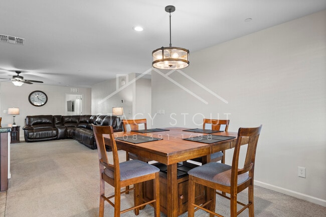 Building Photo - 1385 Deerwood St