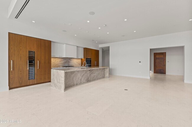 Building Photo - 6587 N Palmeraie Blvd