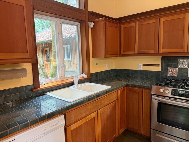 Building Photo - Langley Craftsman in Park-Like Setting and One Small Pet Allowed