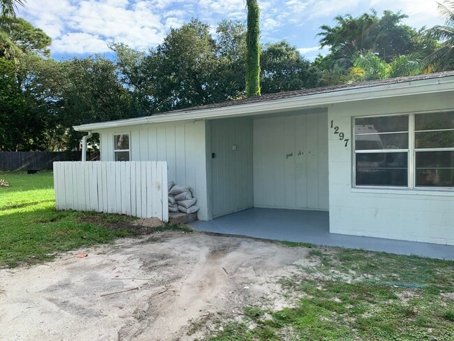 Building Photo - 1297 NW Charlie Green Dr
