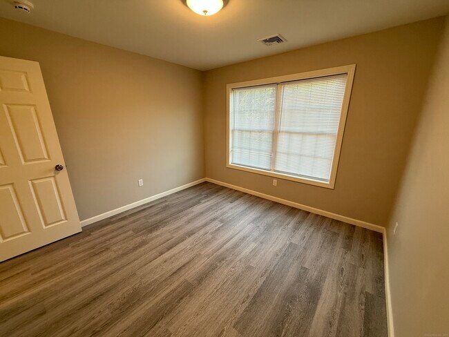 Building Photo - 145 Lantern Park Dr