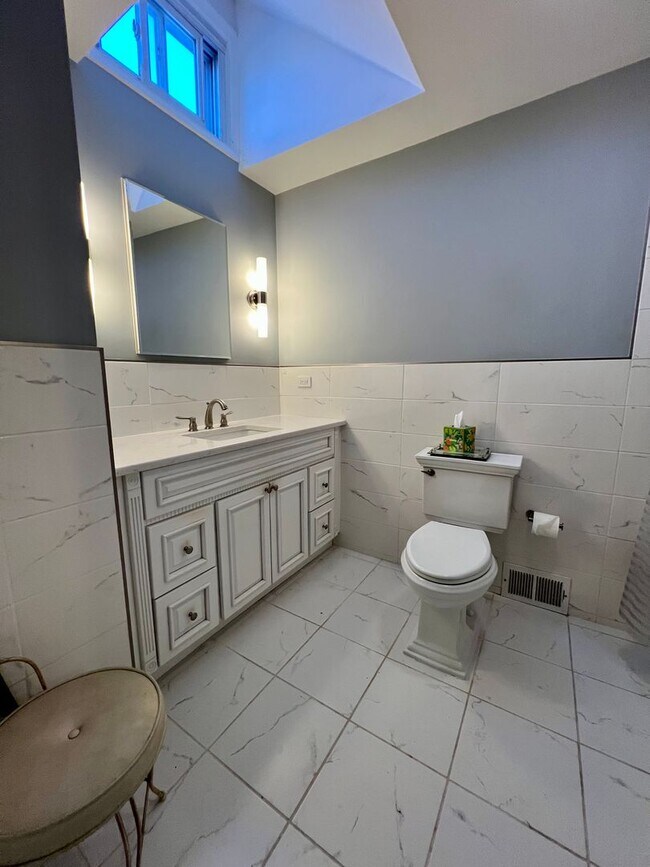 Building Photo - Stunning 4-Bedroom Single Family Home in Wyncote! Available NOW!