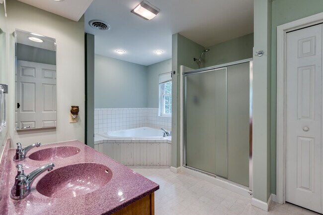Building Photo - 80 Hillbrook Dr
