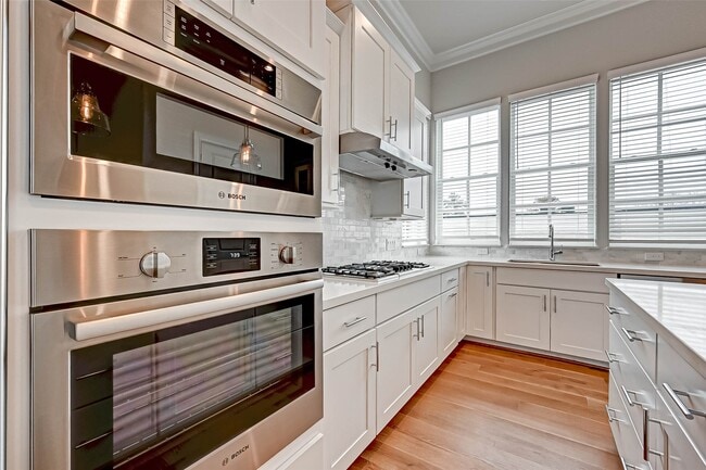 Building Photo - 2234 Lou Ellen Ln