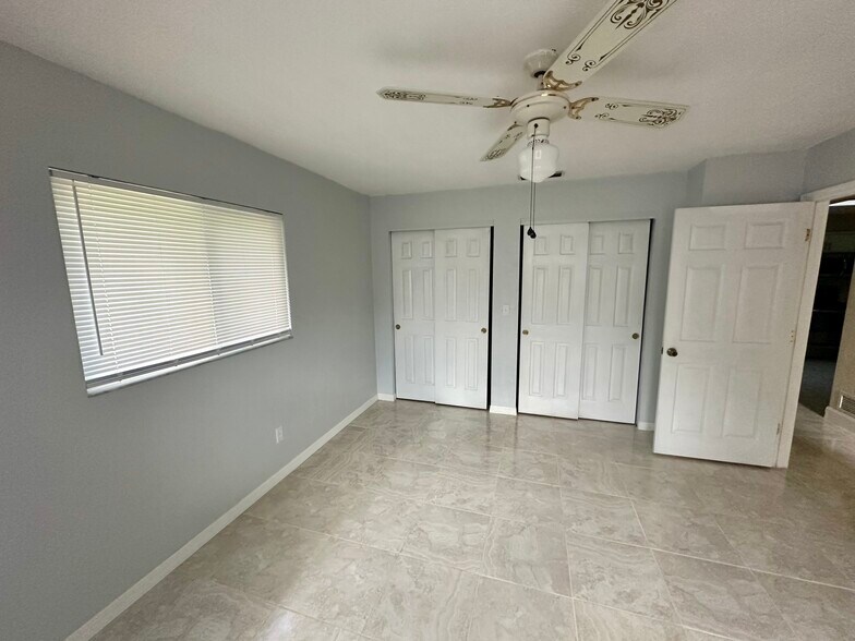 Double closets - 108 Pinion Cir
