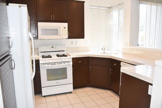 Building Photo - 8215 E White Oak Ridge