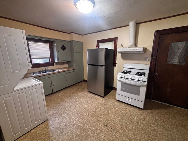 Building Photo - COMING SOON! Beautiful Two Bedroom in Upper Lafayette