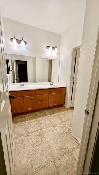 Building Photo - 1078 Augusta Cir