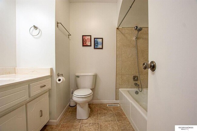 Building Photo - AVAILABLE NOW!