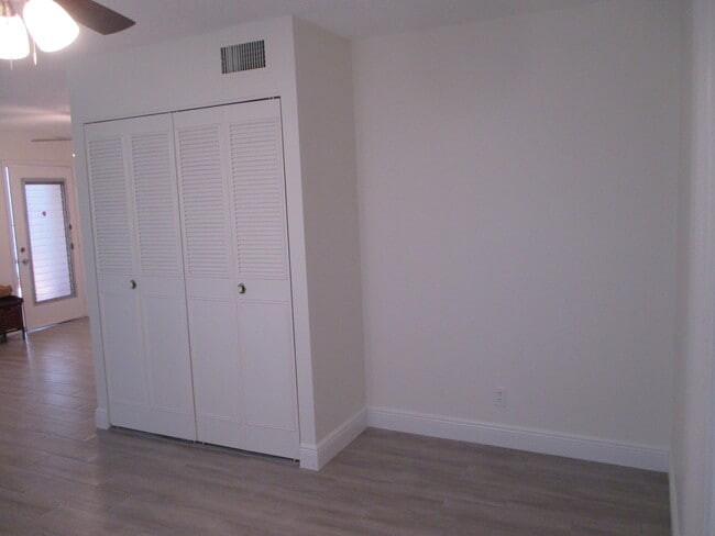 Building Photo - 106 Lake Dora Dr