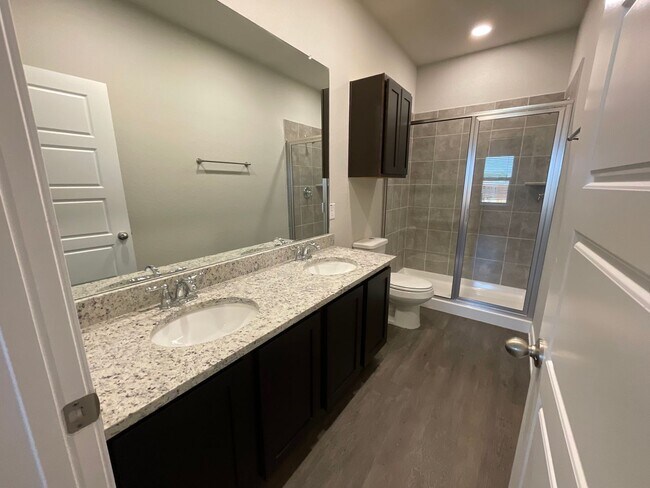 Building Photo - 449 Emma Dr