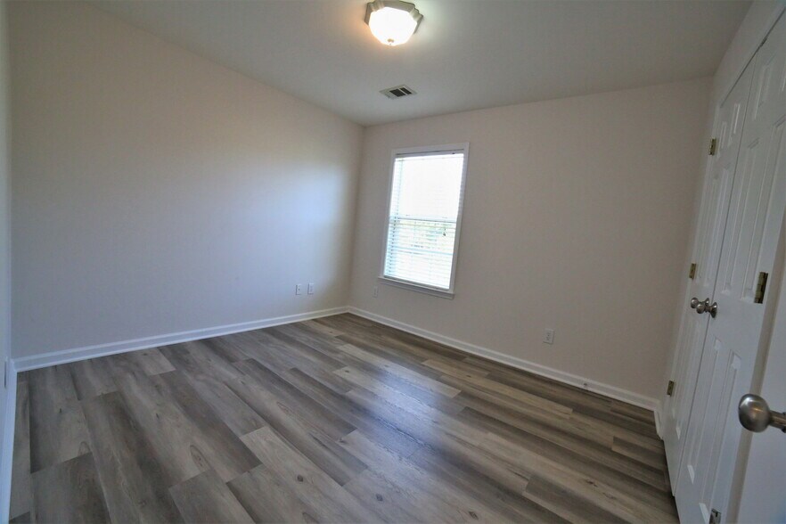 Building Photo - 8305 Grenadier Trl