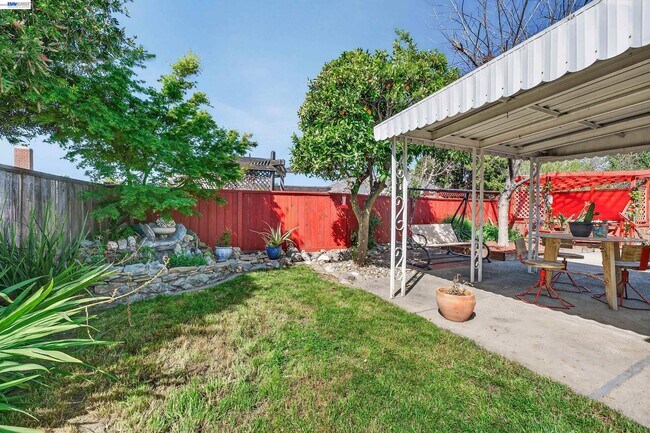 Building Photo - 1450 Kolln St