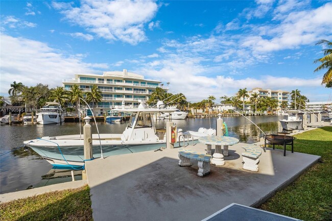 Building Photo - 180 Isle of Venice Dr
