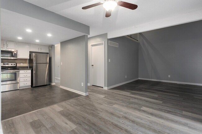 Building Photo - 577 NW Valleybrook Rd