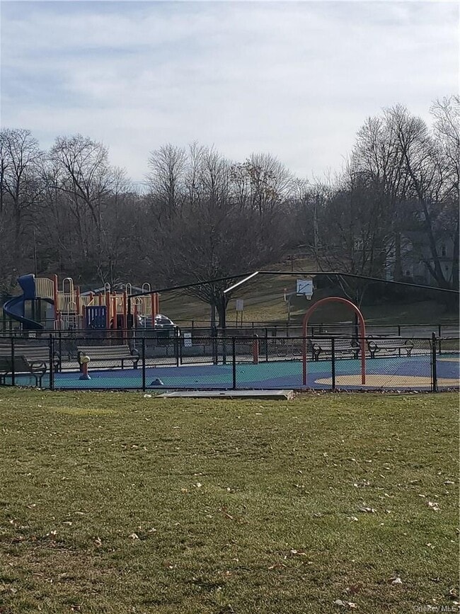 Building Photo - 7 White Plains Ave