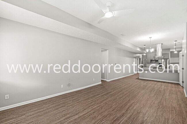 Building Photo - 2345 N Kenwood Ave