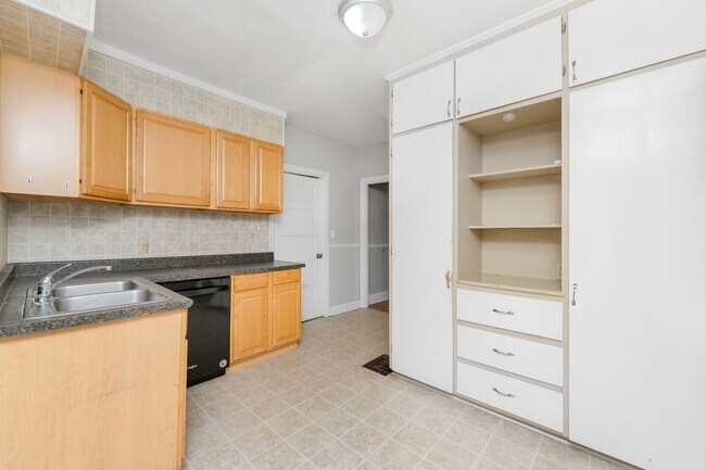 Building Photo - 1314 Oak St