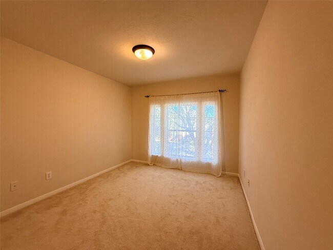 Building Photo - 410 Willow Pointe Dr