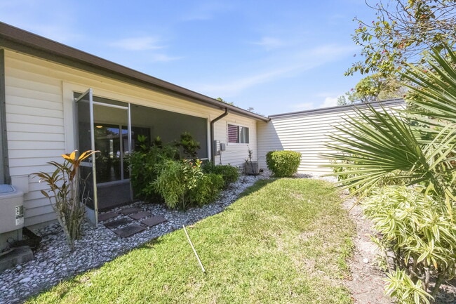 Building Photo - 1023 Pine Isle Ln