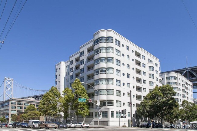 Building Photo - 403 Main St