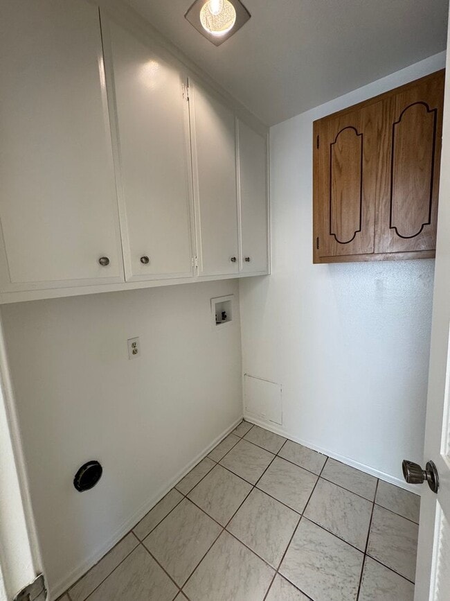 Building Photo - Orchard Lane Condo for Rent near the 101 F...