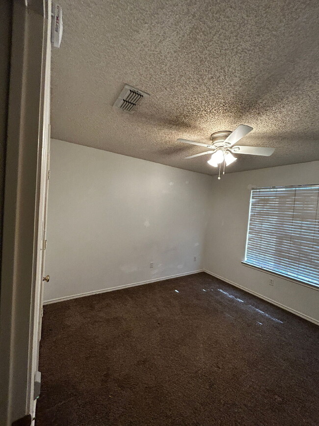 Building Photo - Nice Three Bedroom - Northridge