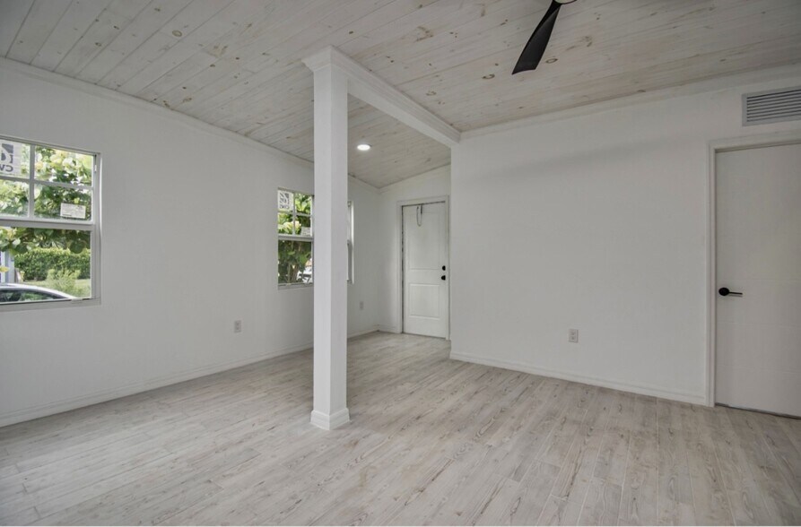 Building Photo - 501 N L St