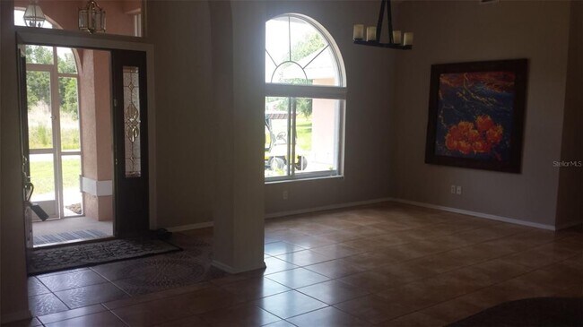 Building Photo - 404 Hazel Cir