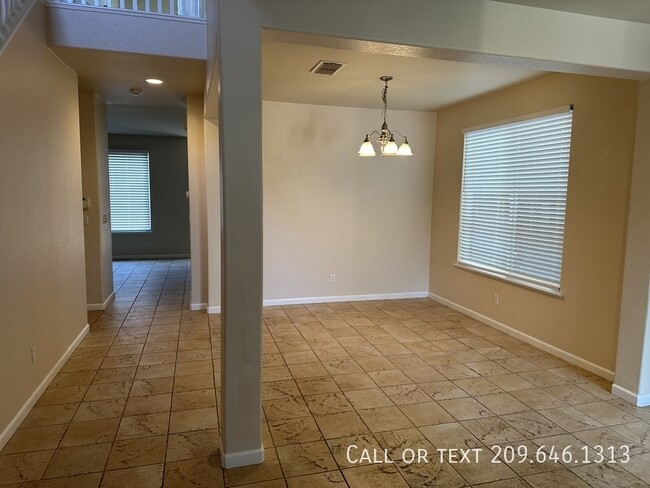 Building Photo - 274 Finchwood Dr