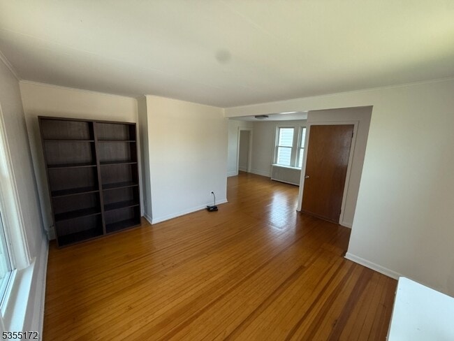 Building Photo - 19 E Hanover Ave