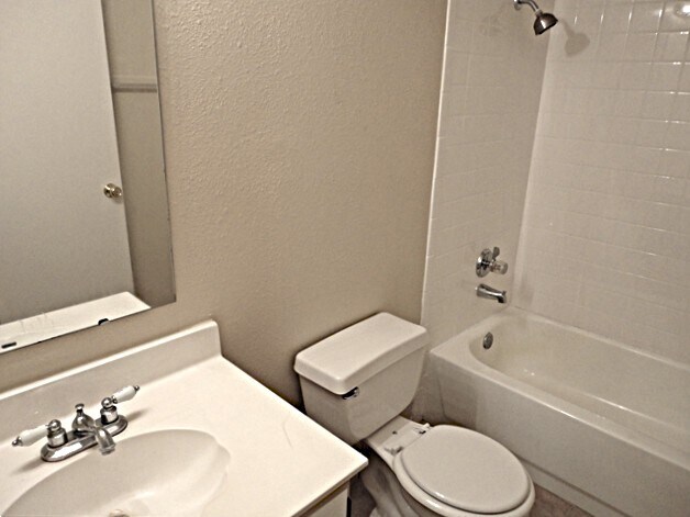Building Photo - 13038 Woller Vly