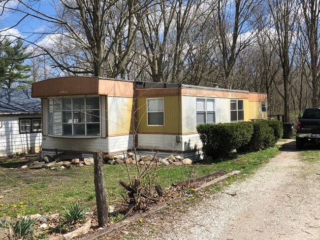 Building Photo - Updated 3 bedroom 1 bath mobile home with open floor plan