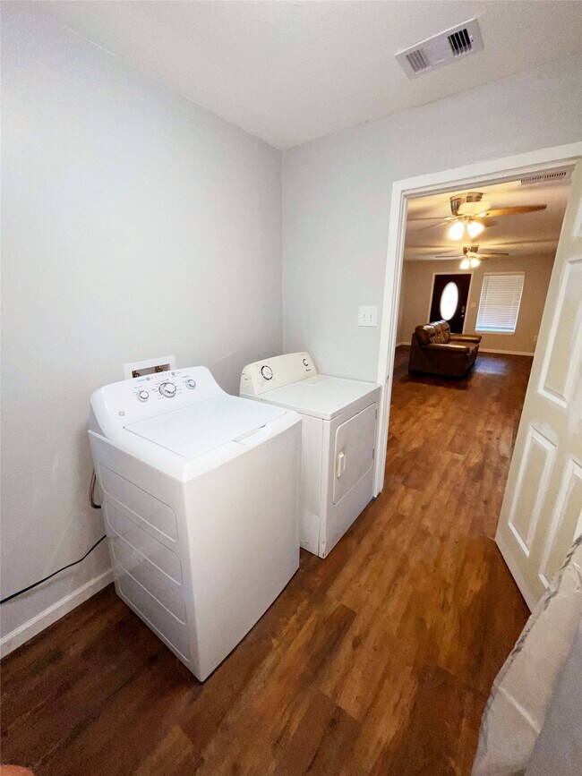 Building Photo - 3627 Keeland St