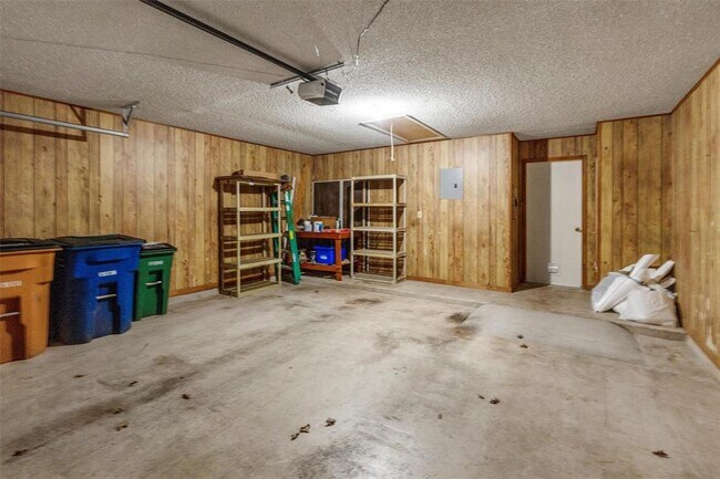 Building Photo - 7905 Henry Kinney Row