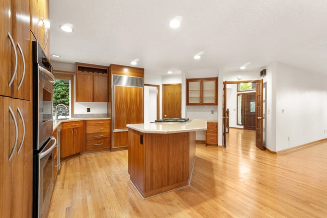 Building Photo - 1324 Stonehaven Dr