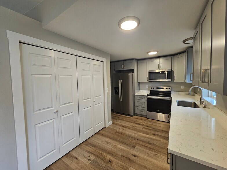 Building Photo - 8505 44th Dr NE