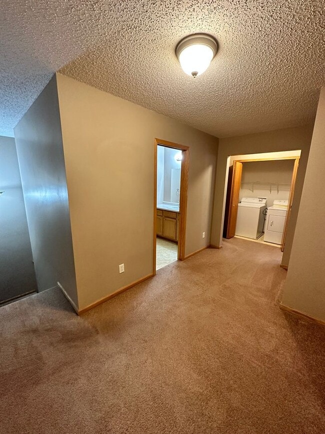 Building Photo - Beauting 2 Bed Town Home for Rent