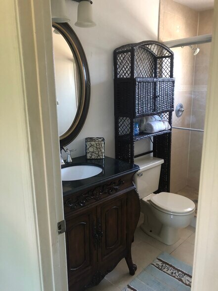 Master bath - 9647 NW 4th St