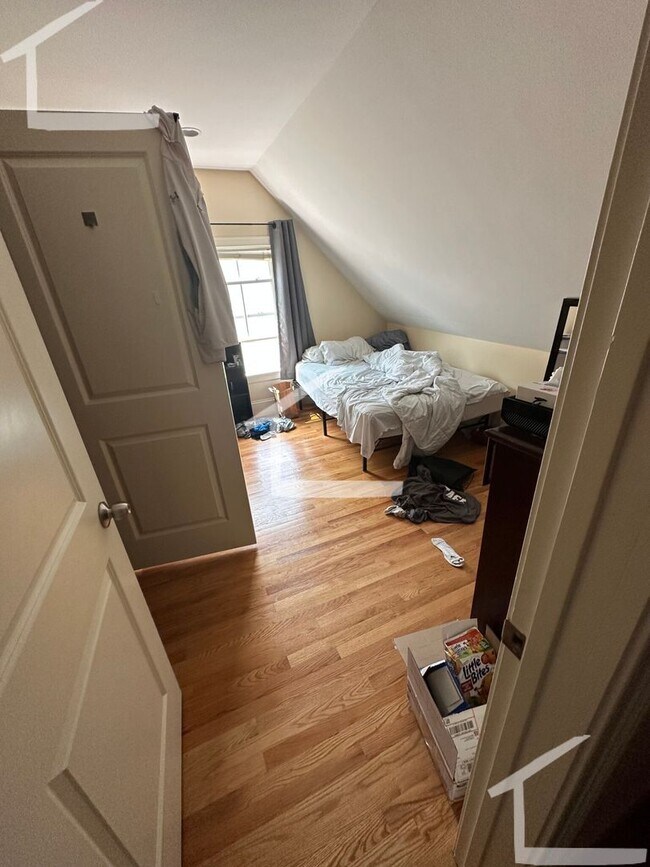 Building Photo - Gorgeous 4 Bed Next to Murray Field Available 9/1/2026