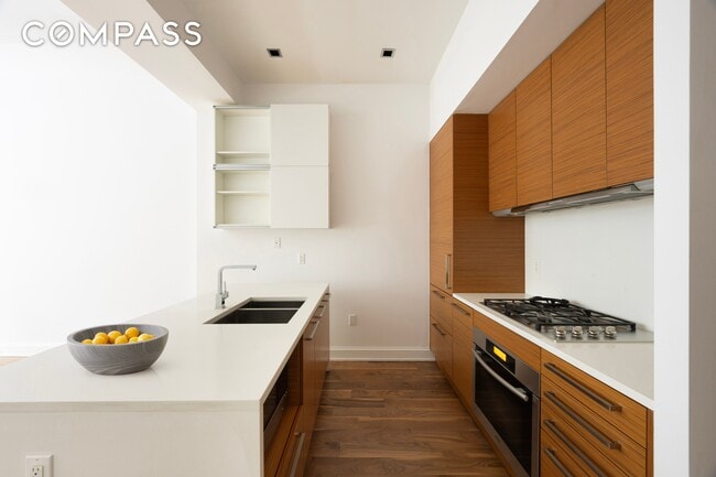 Building Photo - 140 W 22nd St